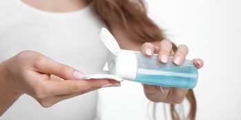 Dermatologların Cildine Asla Sürmeyeceği 7 Ürün