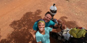 Günlük 50 Dolar Bütçeyle 32 Ülkeyi Motosikletle Gezen Müthiş Çift