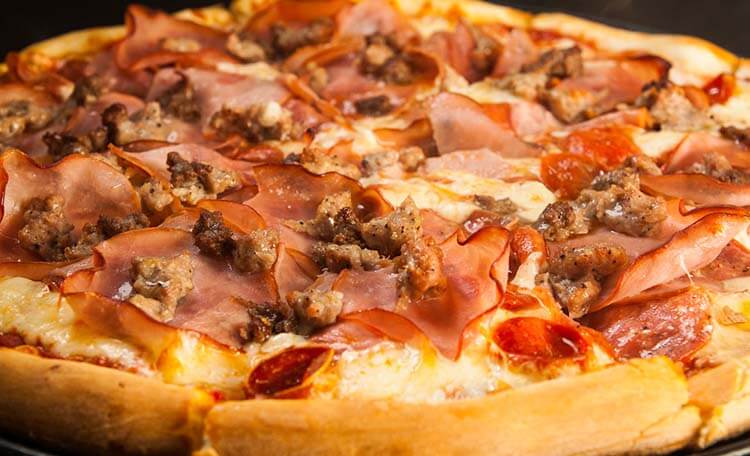 kalorisi yüksek yiyecekler etli pizza