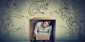 23 Maddede Sosyal Fobi Nedir? Nasıl Tedavi Edilir?