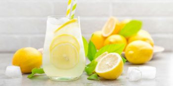 Sağlıklı Yaşamın Yükselen Trendi Olan Limonlu Suyun Faydaları