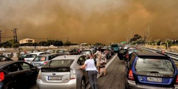 Yunanistan’ın Turistik Bölgesinde Çıkan ve Onlarca Kişinin Hayatını Kaybettiği Orman Yangını