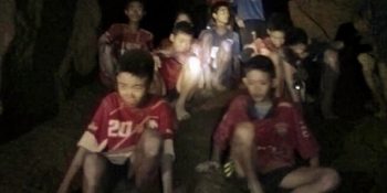 Tayland’da Mağarada Mahsur Kalan Çocukların Çıkarılmaya Başlandığı Kurtarma Operasyonu