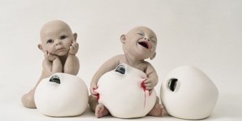 Ronit Baranga’dan Gerçeklikten Uzaklaştırırken Tüylerinizi Ürpertecek Seramik Çalışmaları