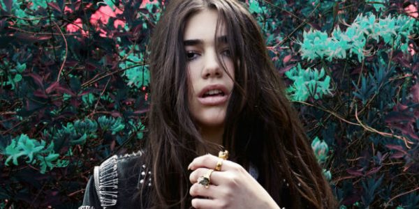 Sıra Dışı Tarzını Müzikle Birleştirerek Dikkatleri üstüne çeken Dua Lipa