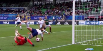 Futbol Sahalarında Görmeye Alışkın Olmadığımız 12 Tuhaf Gol