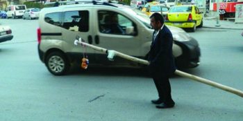 Armalı Sopasıyla Hikayesini Tüm Halka Yaşatan Mercedes Kadir’in İlginç Hikayesi