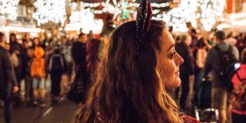 Farkında Olmadan Tüm Sosyal Hayatımızı Etkileyerek Takıntı Haline Gelen Spotlight Etkisi