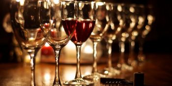 Şarap İçmenin Adabı Olarak Bilinmesine Rağmen Aslında Pek Doğru Olmayan 15 Kural