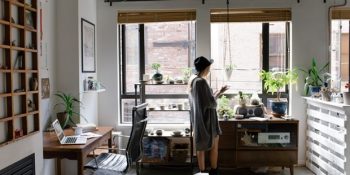 İlk Kez Yalnız Yaşama Cesaretinde Bulunacaklar İçin 9 Faydalı Öneri