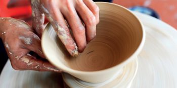 Negatif Enerjileri Topraklayan Bir Seramik Atölyesi ile Ardındaki Başarılı Kadın