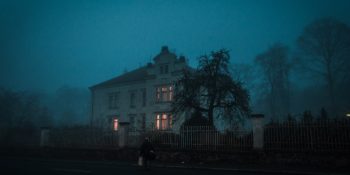 Yeni Bir Ev Satın Alan Ailenin Yaşadığı Korkunç Hikaye Netflix’e Konu Olacak: The Watcher