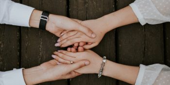 Travma Yaşayan Yakınınıza Nasıl Destek Olabileceğinizi Gösteren 13 Yöntem