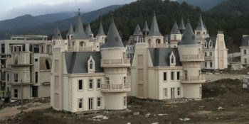 Bolu’daki 200 Milyon Dolar Değerindeki Şato Projesinin Geri Dönülemez Hatası ve Gelen Yorumlar