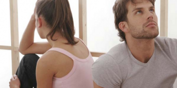 Uzmanlar Anlatıyor: Sevgilinizin Size Olan İlgisini Kaybettiğini Gösteren 7 İşaret