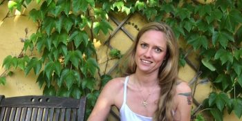 Doğum Sonrası Depresyonu İçin Uyuşturucu Mantar Kullanan Danimarkalı Yazar: Julie Ugleholdt