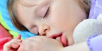 Bebeğinizin Parmak Emme Huyu Hakkında Bilmeniz Gerekenler