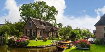 Yaşamak İsteyeceğiniz Kartpostaldan Fırlamış Dünyanın 8 Masalsı Köyü