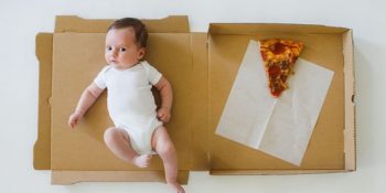 Bebeğinin Büyümesini Pizza Dilimleriyle Kayıt Altına Alan Anne