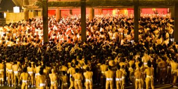 Japonya’da Düzenlenen ve Renkli Karelerle Akılda Kalan Yarı Çıplak Festival: Saidaiji Eyo