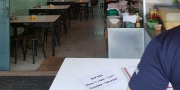 72 Yaşında Aldığı Michelin Yıldızı’yla Hayatı Değişen Şef Jay Fai ve Hikayesi