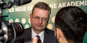 Aldığı Hediye Yüzünden İstifa Etmek Zorunda Kalan Almanya Futbol Federasyonu Başkanı