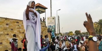 Sudan’daki Devrimin Kadın Gücü ve Eylemlerin Simge İsmi Salah Hakkında Her Şey