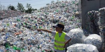 9 Yaşında Mahallesini Temizlemek İçin 500.000’den Fazla Kutu ve Şişe Toplayan Çocuk