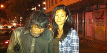 Koreli Fotoğrafçı Fotoğrafını Çektiği Evsiz Adamın Uzun Zamandır Görmediği Babası Olduğunu Anlıyor