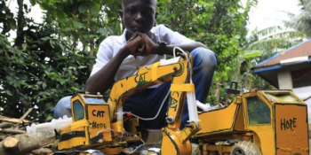 İcatlarıyla Şaşırtan 15 Yaşındaki Nijeryalı Mucit Emmanuel Hope Frank