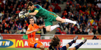 Kalp Krizine Rağmen Kaleciliğe Devam Eden “Aziz” Iker Casillas’ın Etkileyici Hikayesi