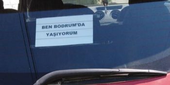 İstanbul Plakalı Aracın Üzerindeki Gülümseten Not