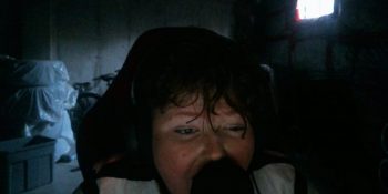 Kanser Hastası Babası İçin Günde On Saat Oyun Oynayarak Para Kazanan Çocuk