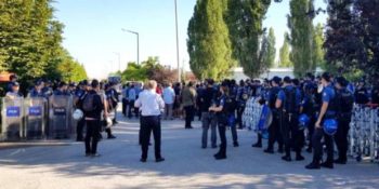 ODTÜ’de Ağaç Kesimine Direnen Öğrencilere Polis Müdahalesi