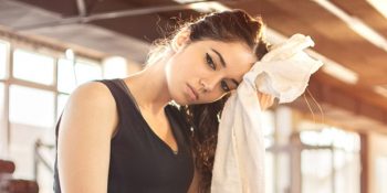 Yaz Kış Demeden Terlemenize Neden Olan 9 Gizli Etken