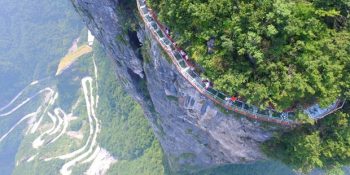Cennetin Kapısı’na Masalsı Bir Yolculuk: Tianmen Dağı