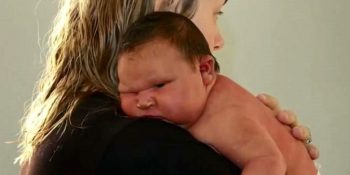 5.9 Kg Ağırlığında Doğan Sevimli “Mini Sumo Güreşçisi” Bebek