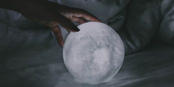 Yeni Bir Çöküş Yeni Bir Başlangıç: 24 Ocak Kova Burcunda Yeni Ay ve Burçlara Etkileri