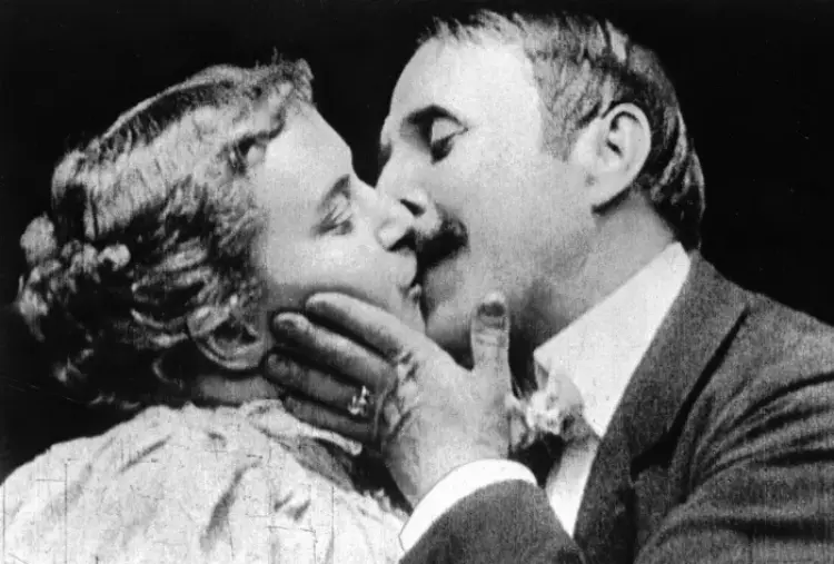 öpücük