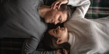 Bazı İnsanları Daha Çekici Bulmamızın 7 Psikolojik Sebebi