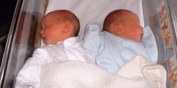 Dünyaya Gelen İkizlerinden Birinin Babasının Kendisi Olmadığını Öğrenen Adam