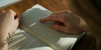 Elinizden Bırakamayıp Bir Oturuşta Bitirebileceğiniz 29 Akıcı Kitap