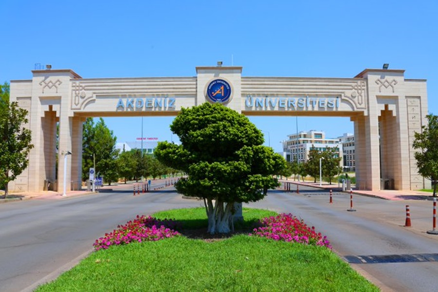 Akdeniz Üniversitesi girişi