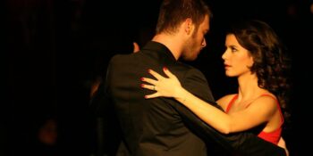 Biyolojik mi Psikolojik mi? Nasıl ve Neden Aşık Oluruz?