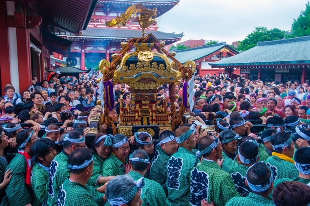 dünyanın en kalabalık şehri Tokyo Kanda Festivali