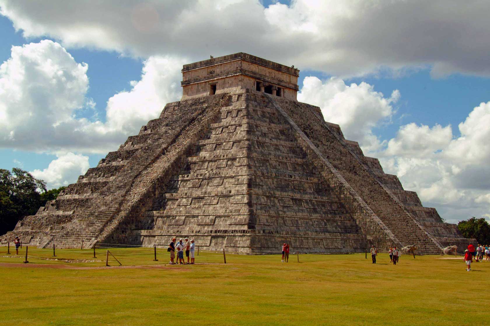 Maya piramidinin merdivenleri