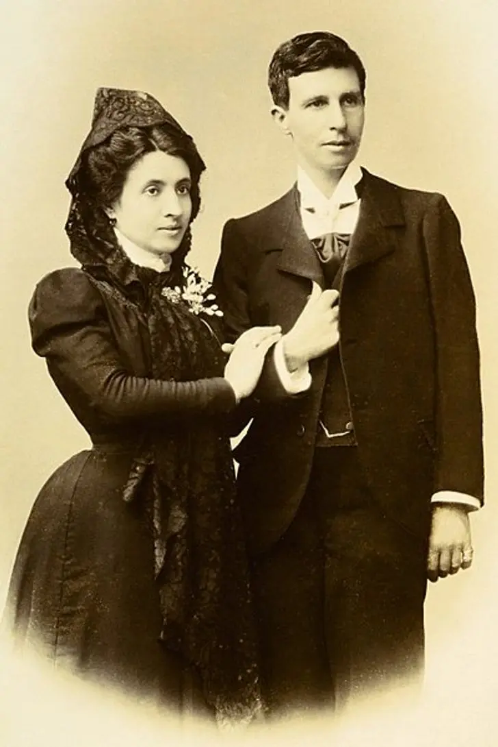 Elisa ve Marcela