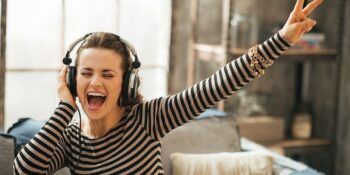 Yepyeni Bir Deneyim: Ritme Ayak Uydurup Alkışlarınızla Coşabileceğiniz Dijital Konserlerin 7 Avantajı