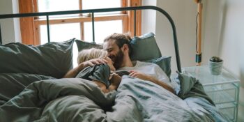 Mutlu Çiftlerin Sırları: Huzurlu Bir Birliktelik İçin Çiftlerin Uyumadan Önce Yapması Gereken 9 Şey