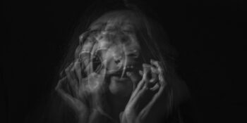 Dehşet Yönetimi Kuramı: Davranışlarımızı Ölüm Korkusu Mu Belirliyor?